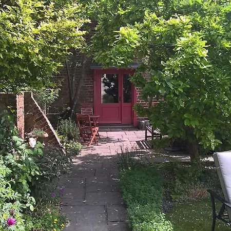 The Granary At Palm Tree House In S.E. Kent Apartamento Lyminge Exterior foto