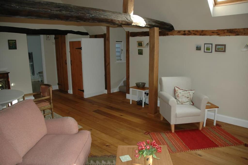 The Granary At Palm Tree House In S.e. Kent * Lyminge