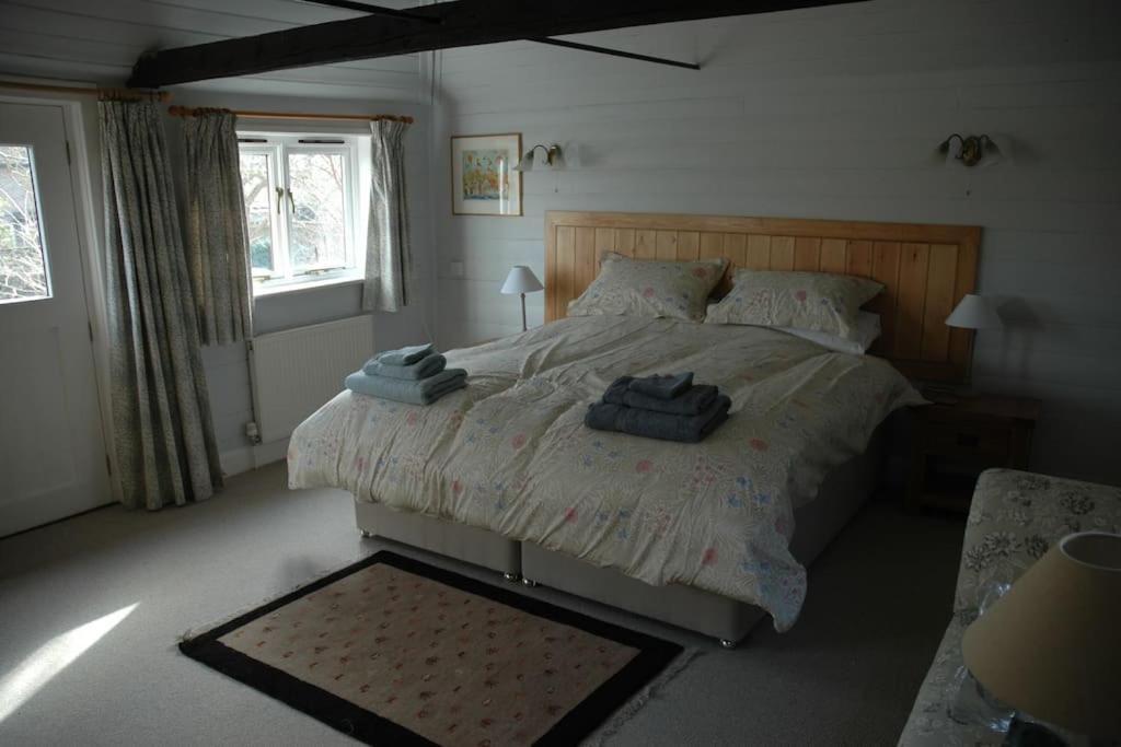 The Granary At Palm Tree House In S.e. Kent * Lyminge