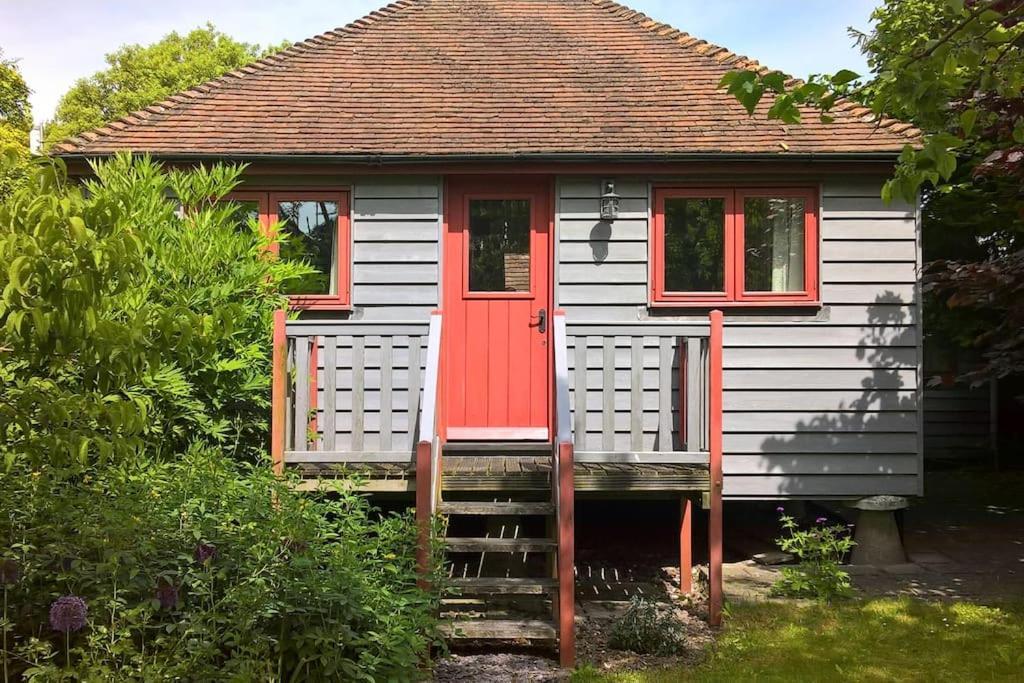 The Granary At Palm Tree House In S.e. Kent Apartment